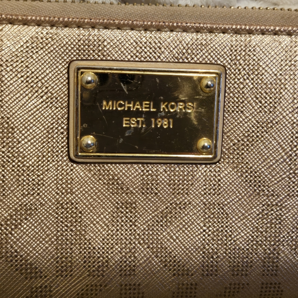 Michael kors rose gold and gold wallet - Picture 2 of 13